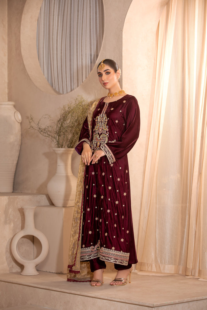 maroon colored luxury embroidered velvet shalwar kameez stitched winter dress for women near me at Vavaa outlet in UK.