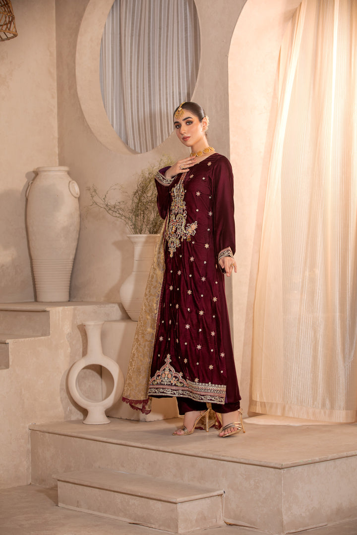 Winter-ready stitched velvet suit in gushti shade traditional Pakistani dress for girls near me.
