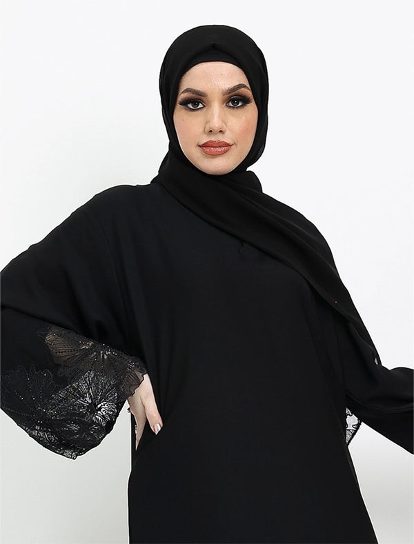 Elegant black abaya dress for women from the Heyam Abaya collection – a modest and stylish abaya perfect for everyday wear