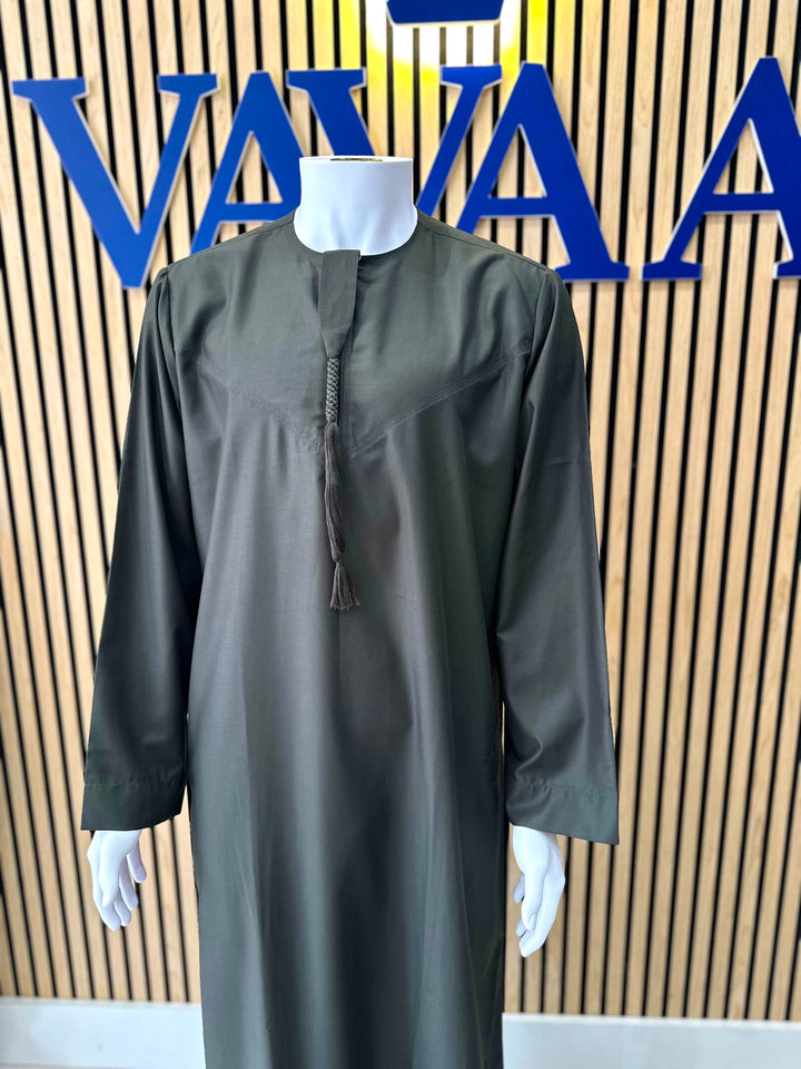 Premium men’s Emirati kandura – dark green robe for Eid, Jumu’ah, and weddings

