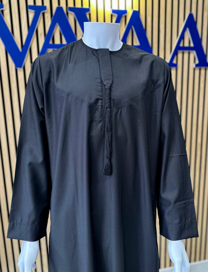 Black Emirati thobe for men, kandura design, premium quality men’s thobe near me, traditional Muslim clothing near me for Eid, Jumu’ah, weddings, and special events, available at Vavaa UK Outlet.