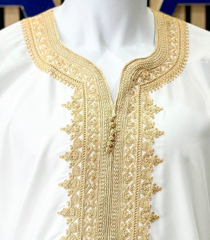 Men’s Moroccan thobe in white with gold design, Islamic clothing near me for prayer and special events – Vavaa UK Outlet.