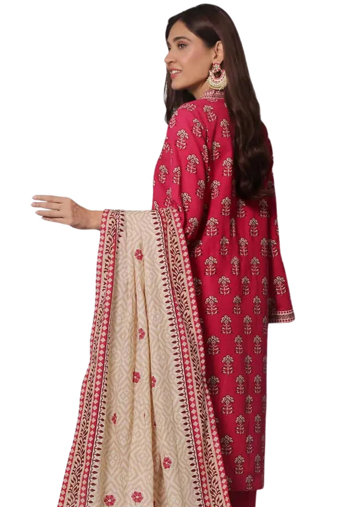 Khaddar 3 piece suit with red and beige print near me and now available at Vavaa outlet UK.