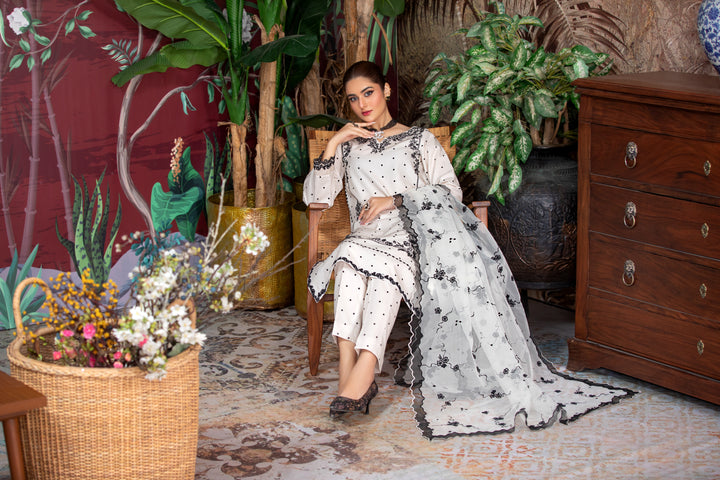 Vavaa UK embroidered dress for festive wear.elegant white Kameez Shalwar near me.